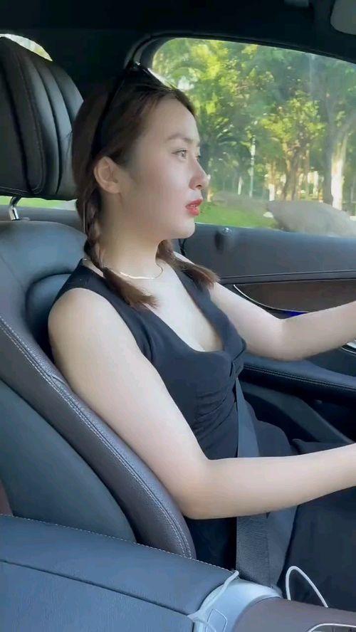 美女吃瓜后开车视频,视频引发网友热议