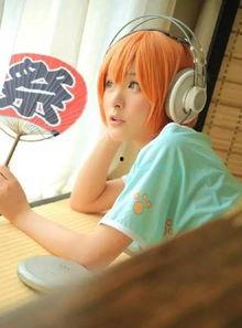 吊带女孩吃瓜视频