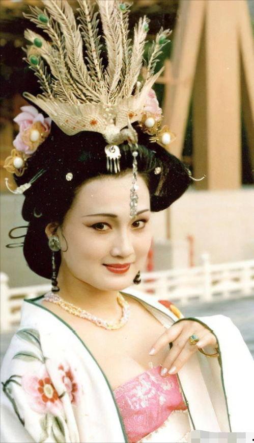 贵妃吃瓜洗头视频,宫廷生活趣味横生