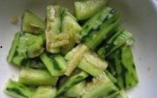 小瓜能不能凉拌吃呢视频,美味凉拌小瓜教程