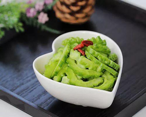 吃凉瓜丝瓜饭视频,凉瓜丝瓜饭，清爽一夏的味蕾之旅