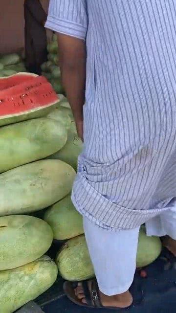 吃大瓜的群众视频大全,视频大全中的趣味瞬间