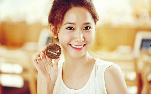 韩国林允儿吃瓜视频大全,明星日常趣味瞬间