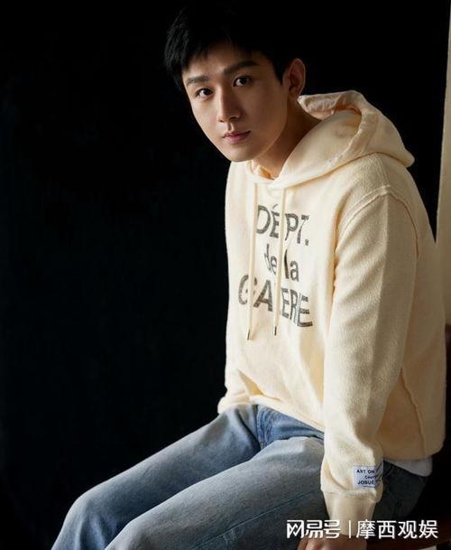 男明星吃瓜成毅视频在线观看,明星日常趣味瞬间大揭秘